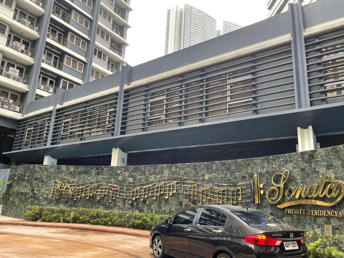 Luxury Suite Across Sm Megamall Manila Exterior photo